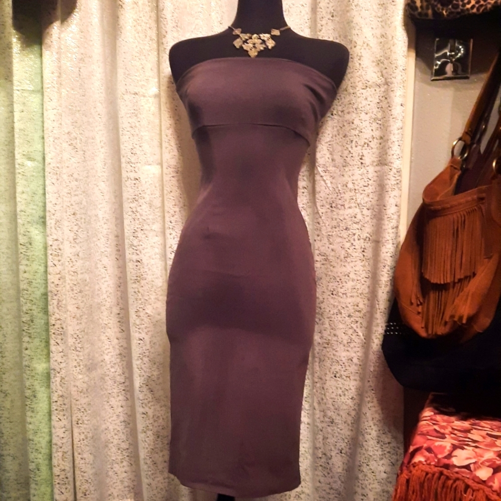 BODYCON STRETCH HALTER DRESS SIZE MEDIUM